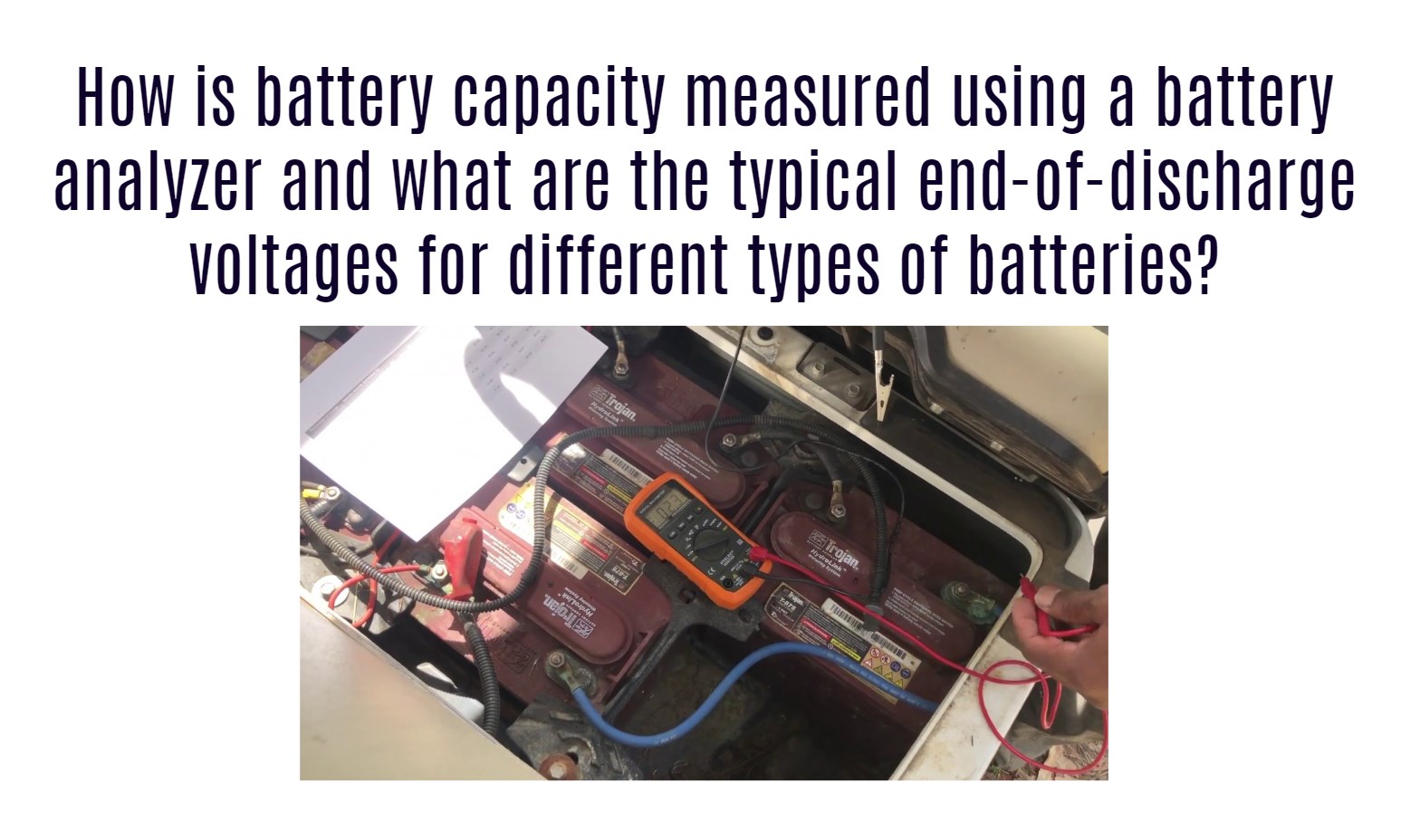 How is battery capacity measured using a battery analyzer and what are the typical end-of-discharge voltages for different types of batteries?